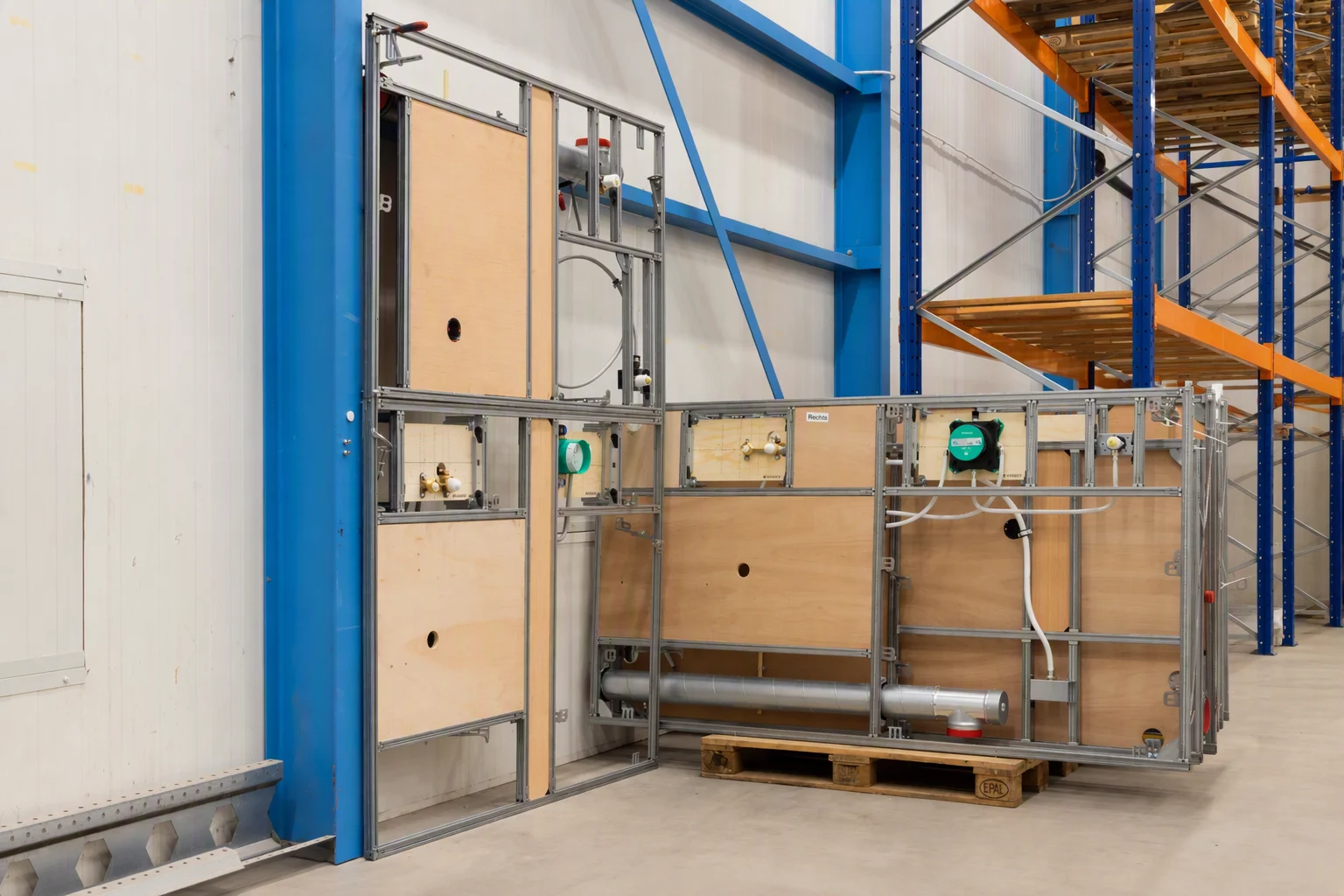 Prefab installatieframe met geïntegreerde installatietechniek